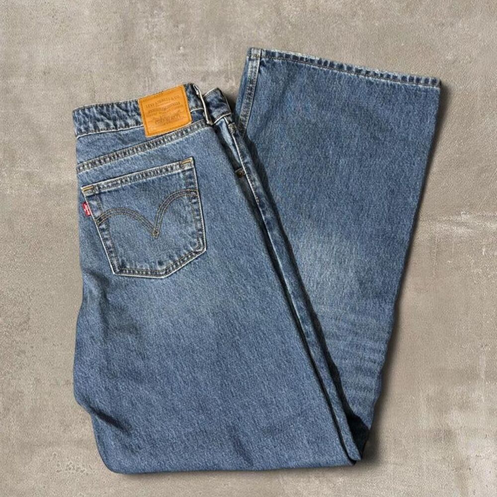 Levi's Women's Size 30 Premium Low Loose Med Wash Denim Jeans Y2K Wide Straight